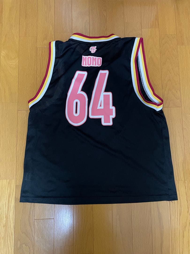 美品　TWICE MOMO タンクトップ ready to be
