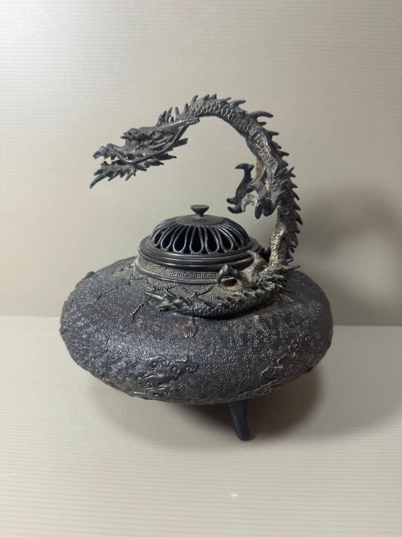 2069 高岡銅器　金工師 米田秀保 造  蝋型鋳銅 立龍提手 瓔珞雲図 香炉