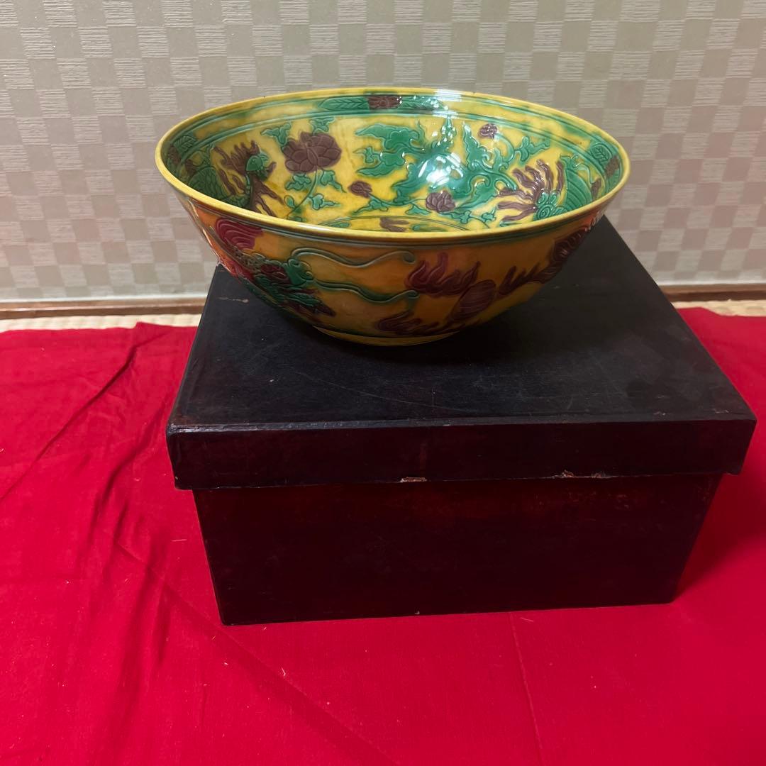 大明年製在銘　中国三彩竜紋鉢