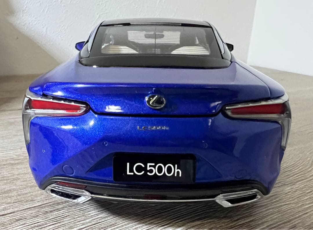 レクサス LC500h 1/18 ミニカー