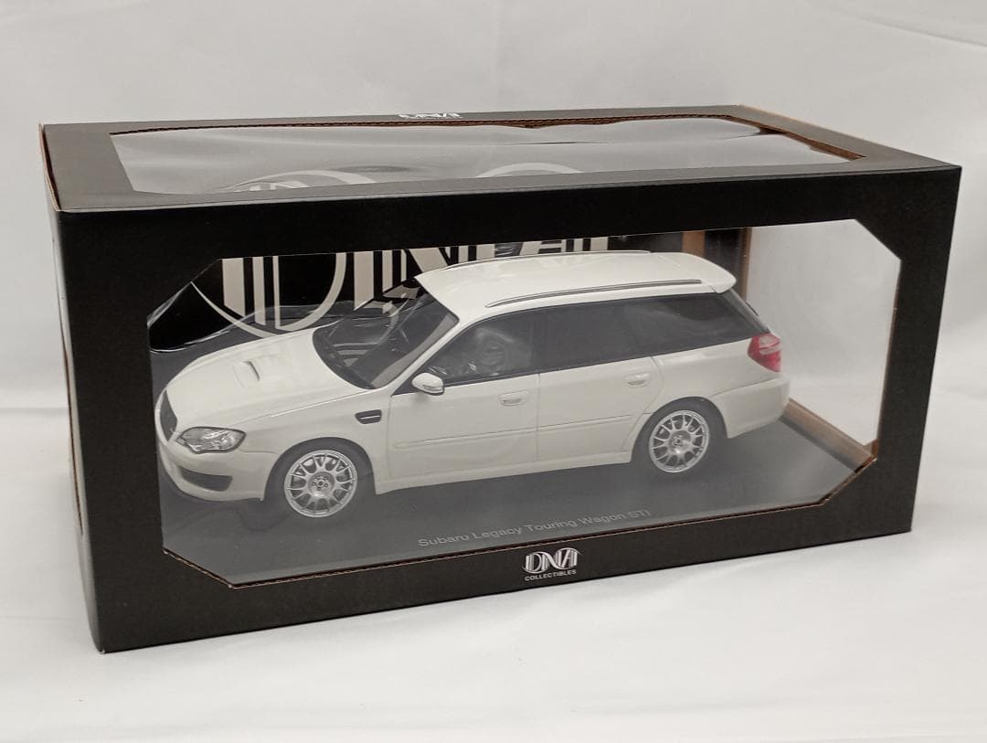 DNA 1/18 スバルレガシィ S402 ツーリングワゴン 2006 ホワイト