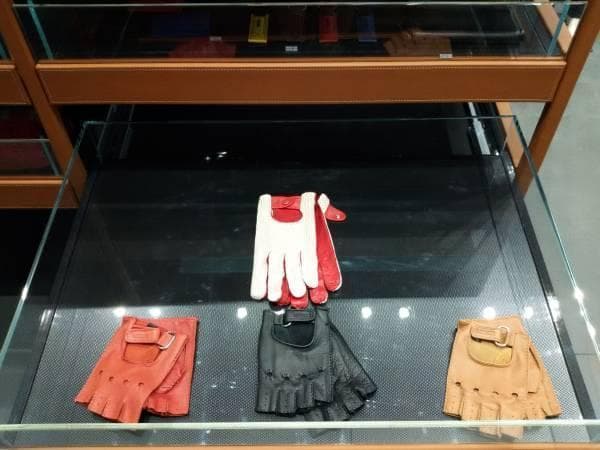 メローラ ディア赤メッシュドライビンググローブ フェラーリ別注元MEROLA