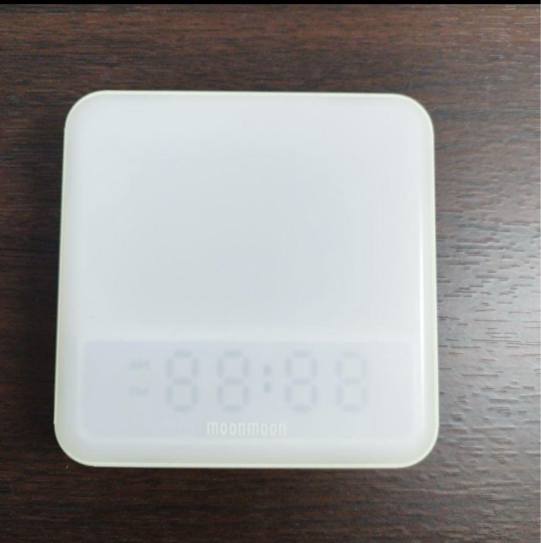 トトノエライト moonmoon デジタル 光 目覚まし 時計 ホワイト
