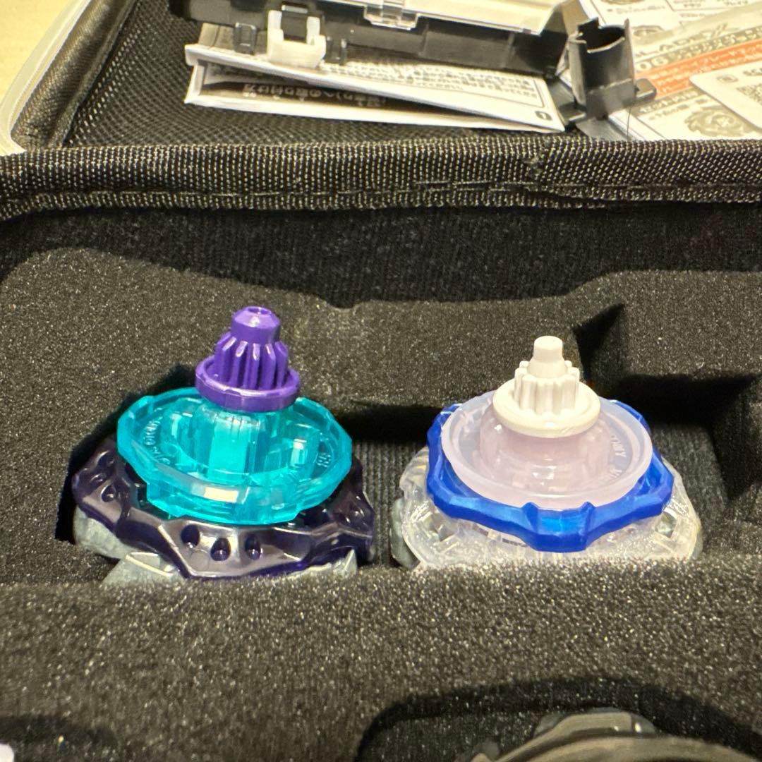 ほぼ新品　ベーブレードx 12個　まとめ売り　ベイバトルパス•ケース付き