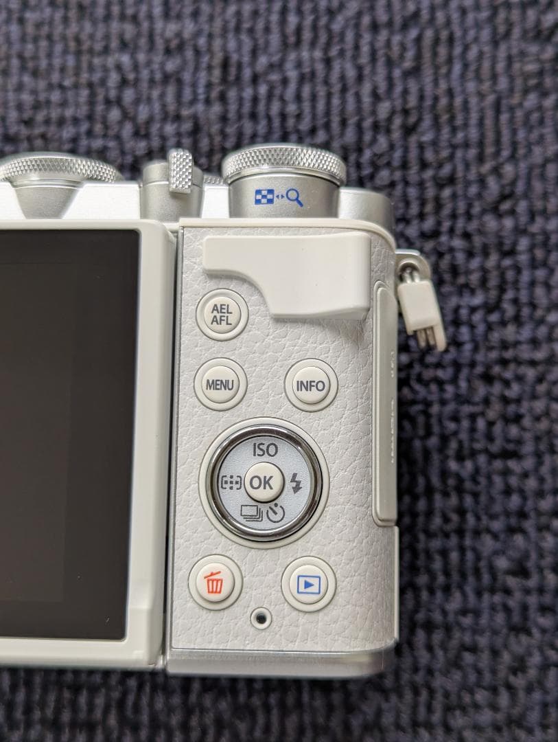 【美品】オリンパス PEN E-P7 ボディ ホワイト ペン OLYMPUS