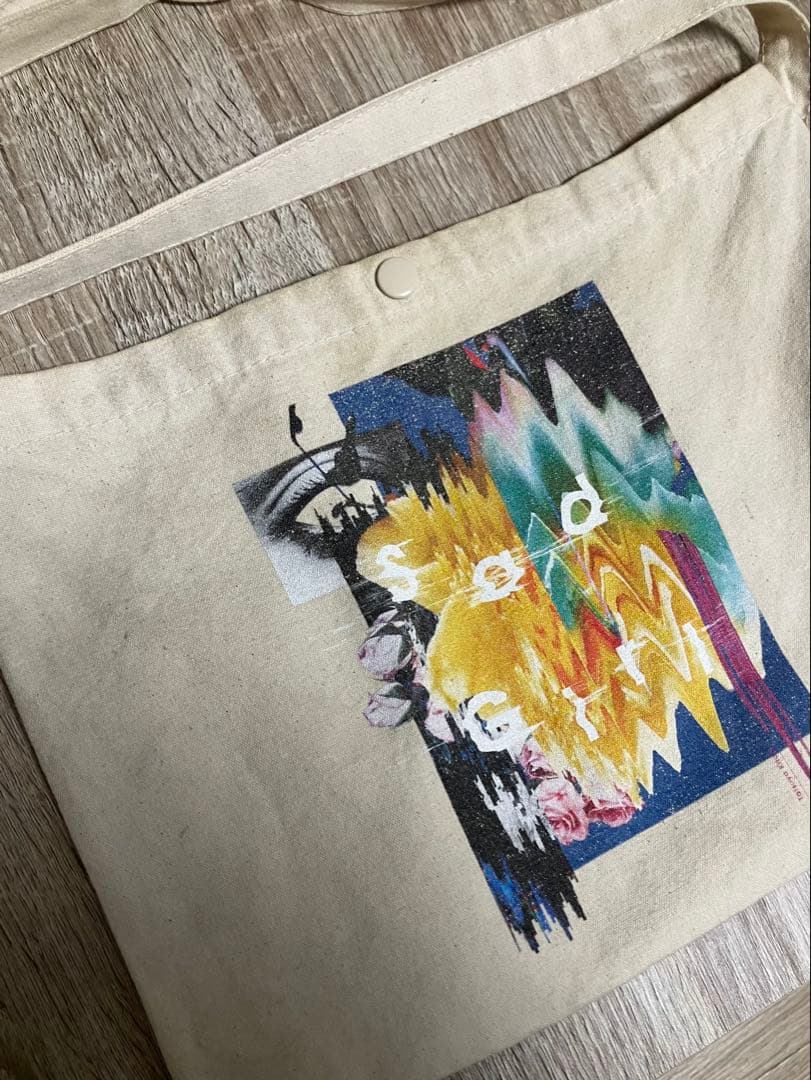 キタニタツヤ×ヴィレッジヴァンガード 『Sad Girl』コラボグッズサコッシュ