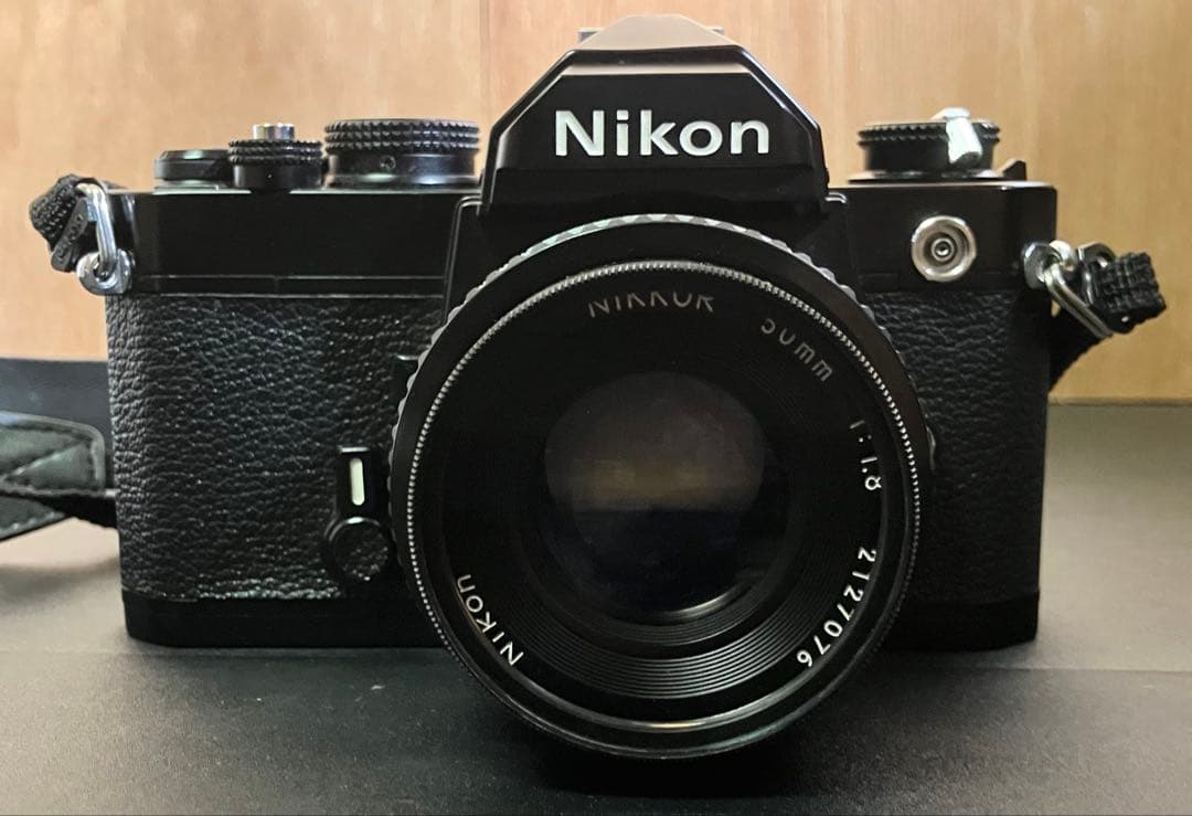 Nikon 一眼レフカメラ、Nikkor 50mm f/1.8レンズ付き