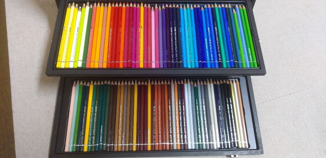 アルブレヒト・デューラーのファーバーカステルの木箱入り100色