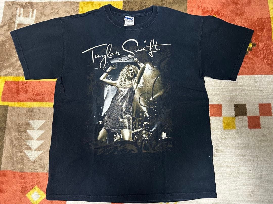 GILDAN半袖Tシャツ　テイラースウィフトライブTシャツ