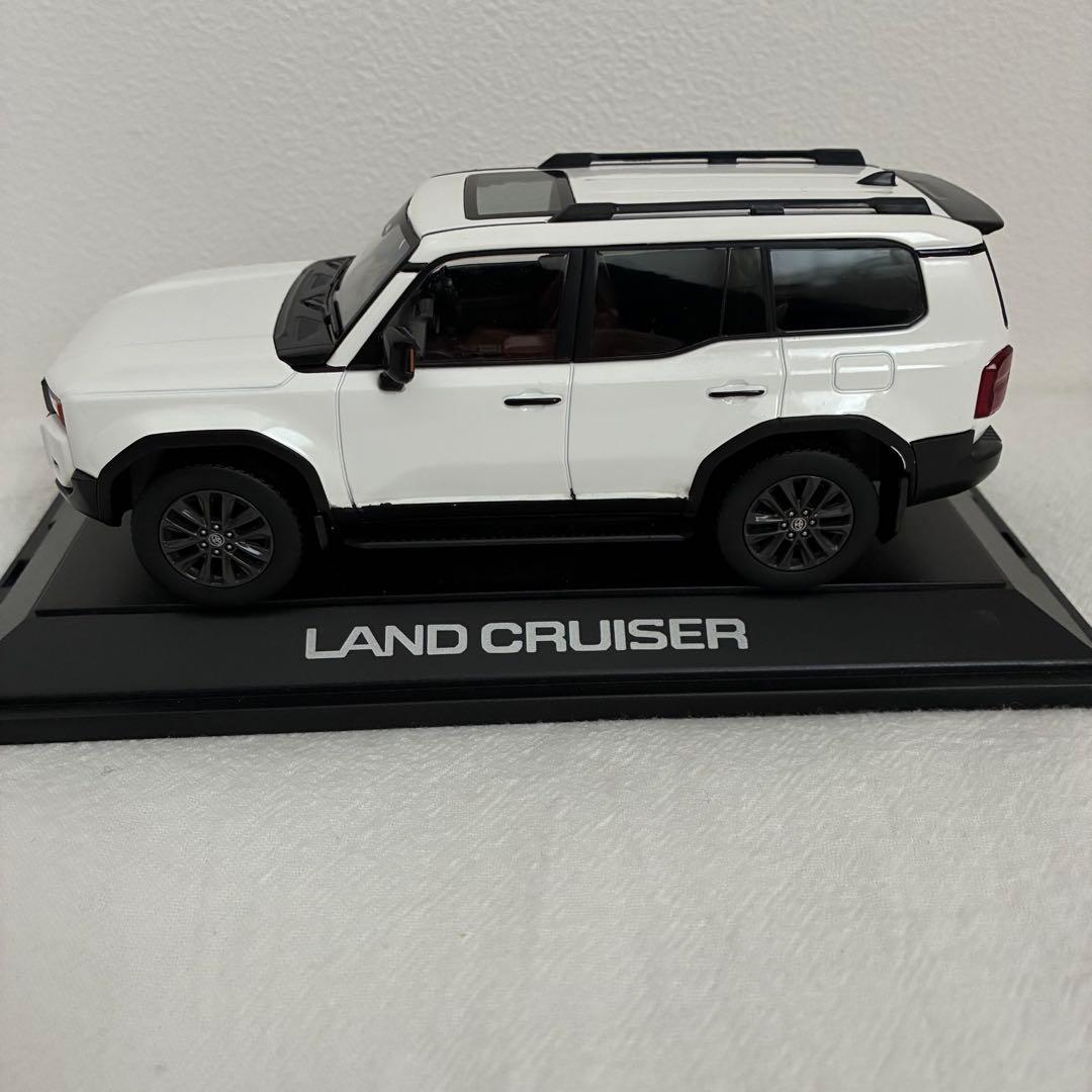 トヨタ ランドクルーザー 250 1/30スケール ホワイト