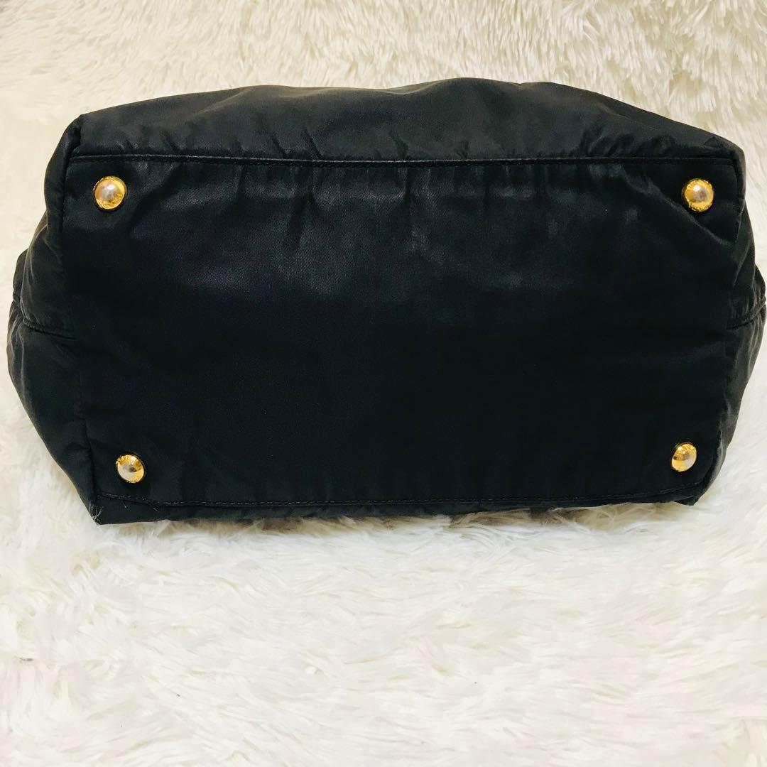 【美品】プラダ ハンドバッグ リボン ゴールドロゴ ナイロン 黒 ロゴプレート