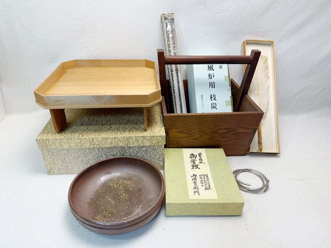 茶道具 箱炭斗8点セット 火箸 水屋釻 羽箒 灰器 紙釜敷 炭台 枝炭 元箱