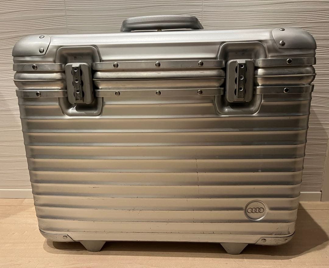 RIMOWA パイロットトロリー 2輪 廃盤　Audi仕様