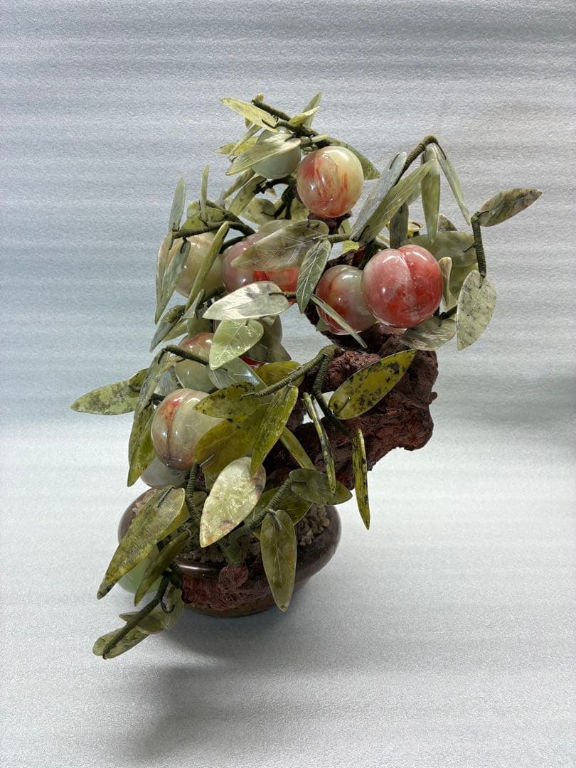 翡翠　桃　天然石　置物