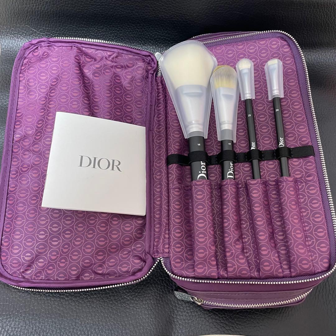 未使用 ディオール バッグステージ　メイクブラシ4本&ポーチセット ブラック