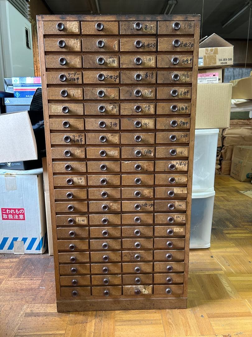 活版印刷時使用の木のタンス