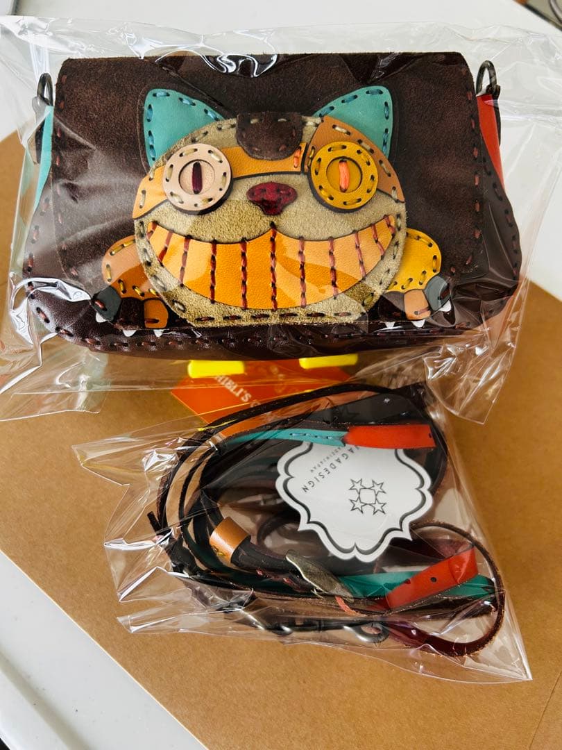 ジブリパーク限定　本革ネコバスショルダーポーチ　となりのトトロ