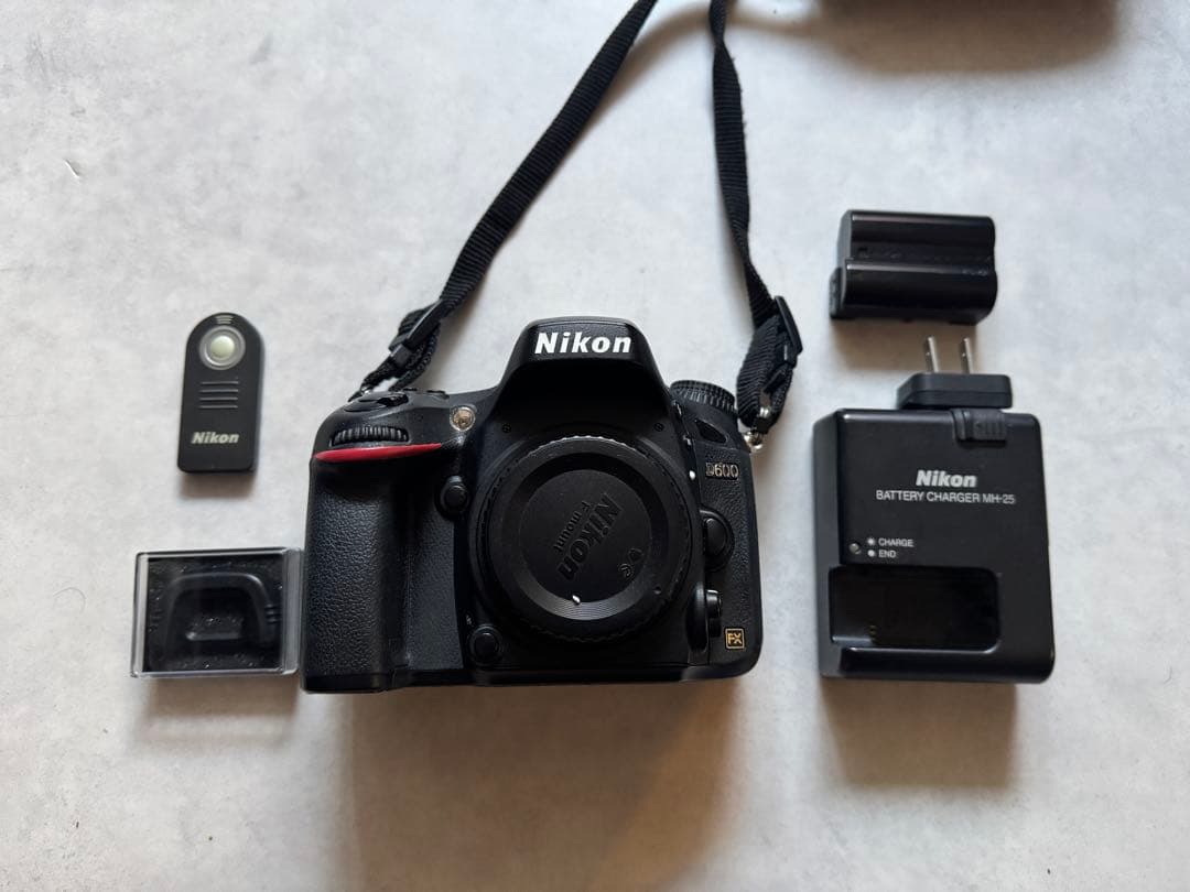 Nikon D600 デジタル一眼レフカメラ ボディ＋リモコン＋MB-D14