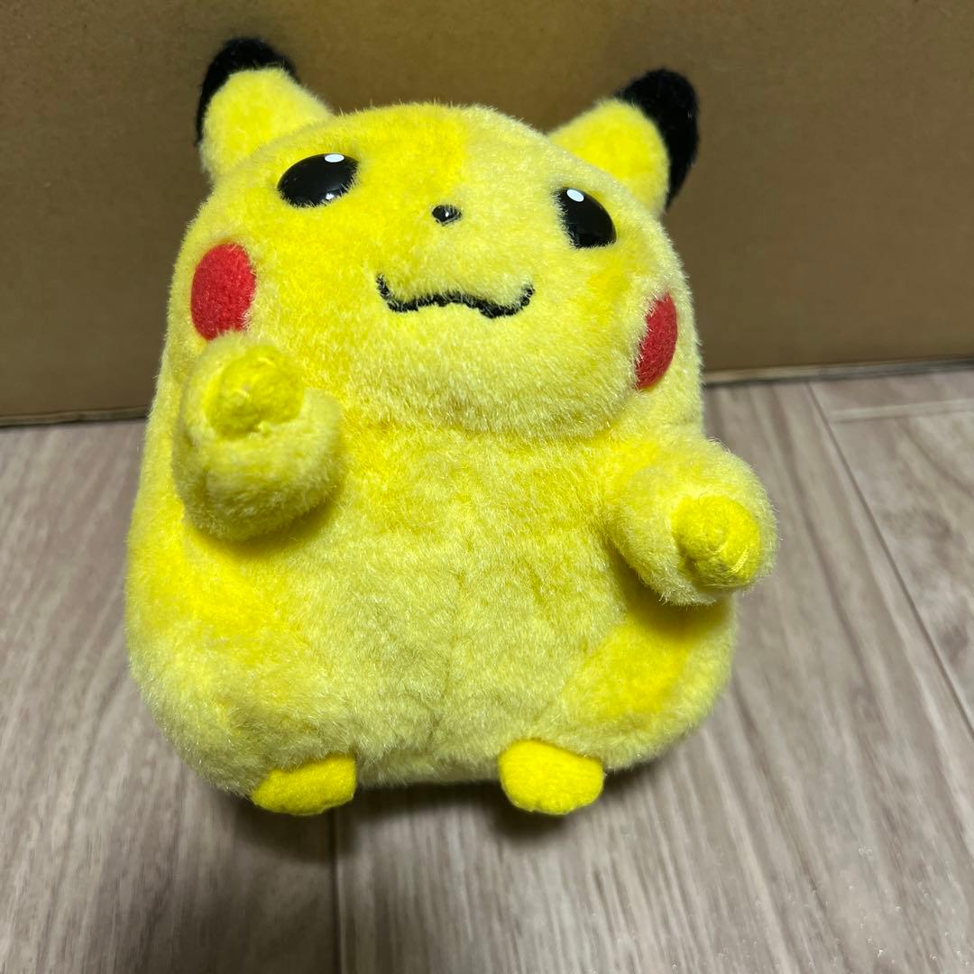 tomy 初期ピカチュウ　ぬいぐるみ