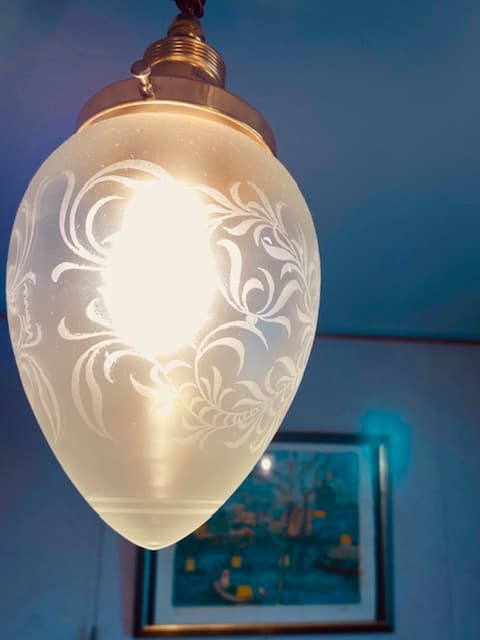 フランス　ビンテージ　エッチング装飾の卵型　ガラスランプ　シーリングライト