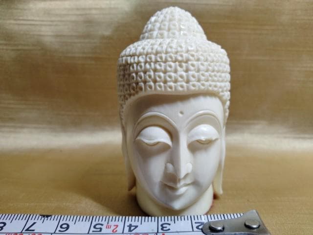 彫刻　仏頭　高さ7cm　まぶたに欠けあり