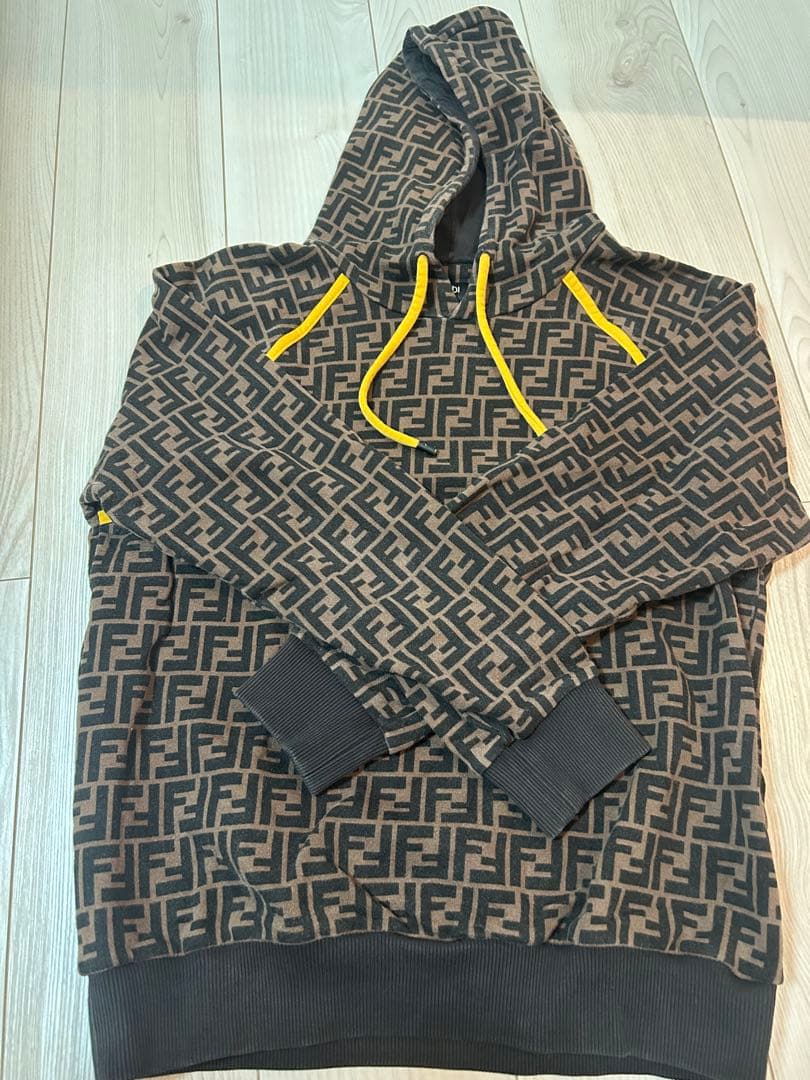 FENDI 裏起毛　パーカー　メンズ