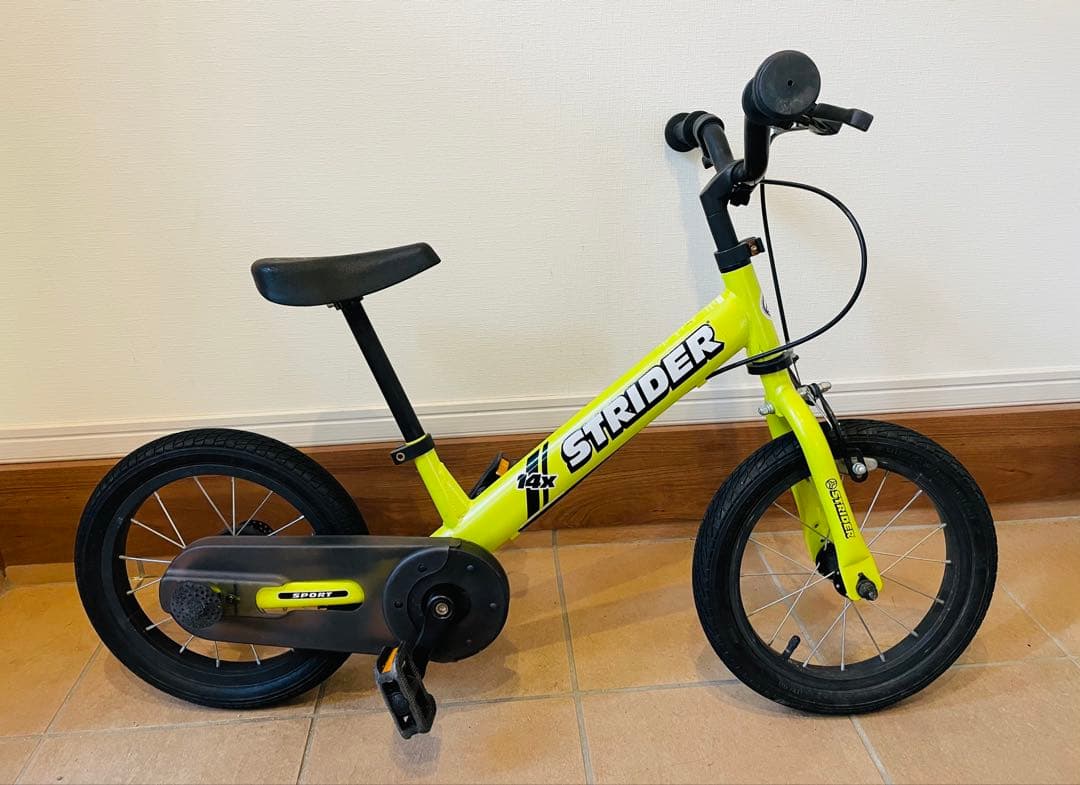 ストライダー 限定STRIDER 14X ライムイエロー スタンド＆空気入付き