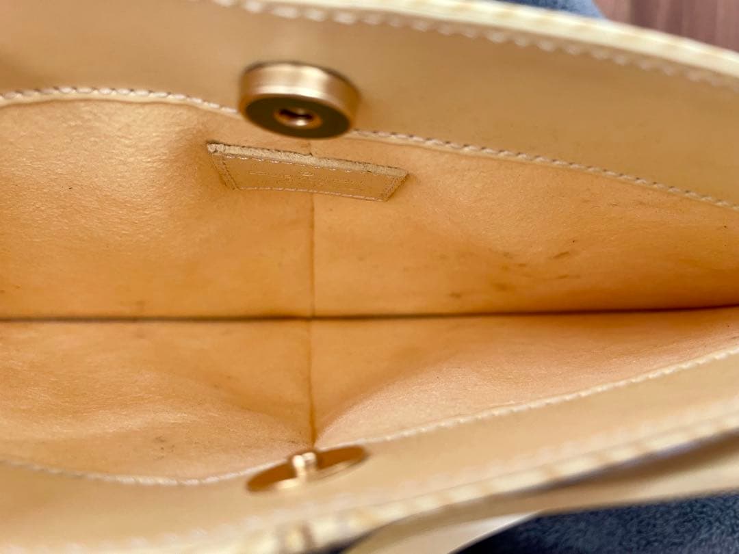 ルイヴィトン（LOUIS VUITTON）エピ　ポシェット・ドゥミリュンヌ