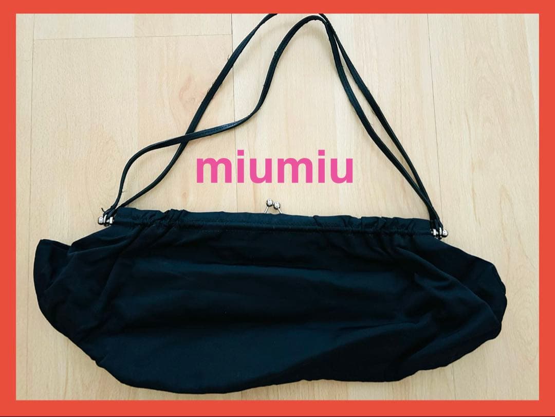 【冠婚葬祭・日常使いにも】miu miu ブラックショルダーバッグ