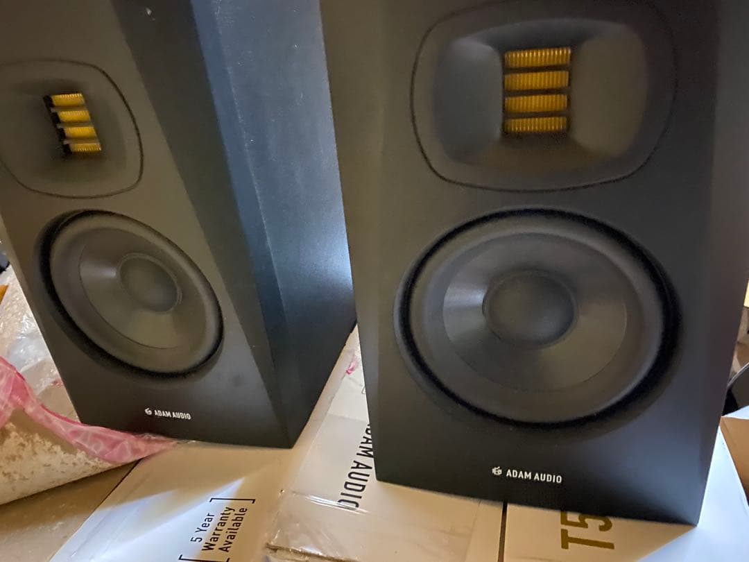 ADAM AUDIO スタジオモニタースピーカー　t5v
