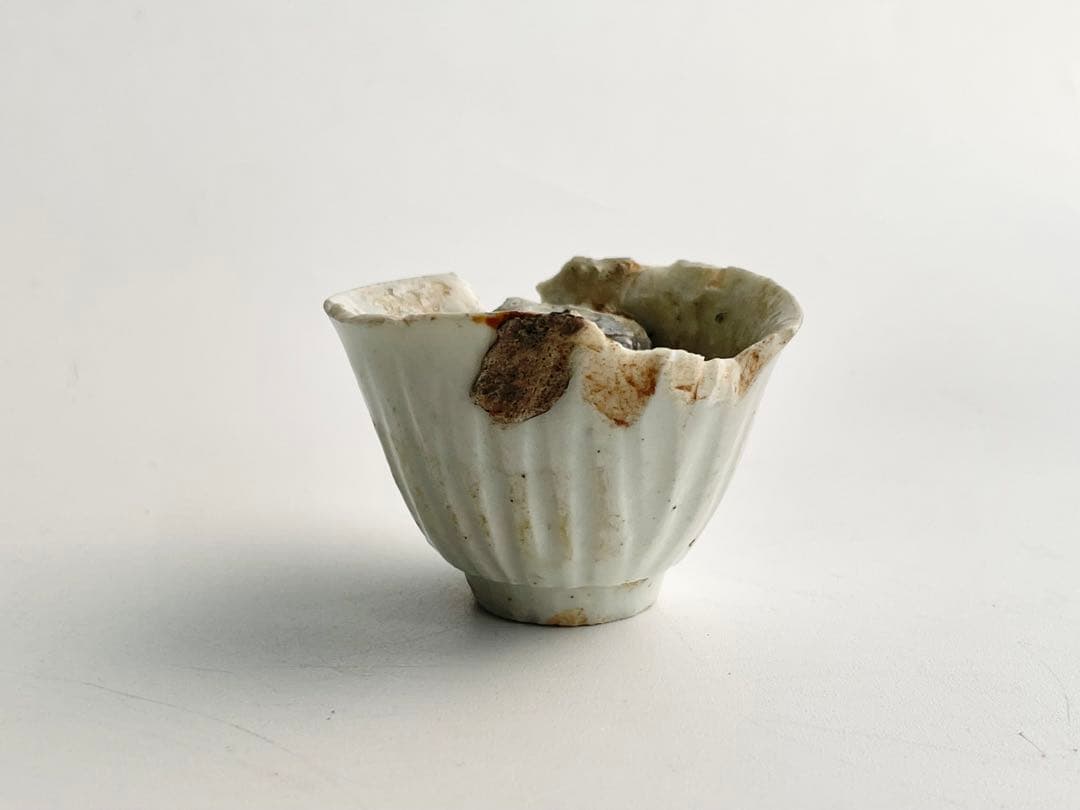 骨董　アンティーク　初期伊万里陶片　白磁鎬盃　酒器　酒杯　猪口　出土　発掘