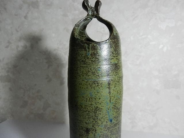 黒田光楽窯　「黒田光楽（耕三朗）」作　萬古焼花入（約高２６㌢、口４㌢、胴７㌢）