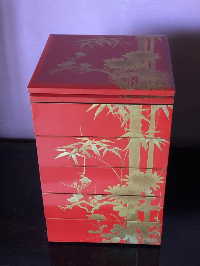 蔵にあった朱塗菊松竹梅文蒔絵重箱　五段重　二枚蓋