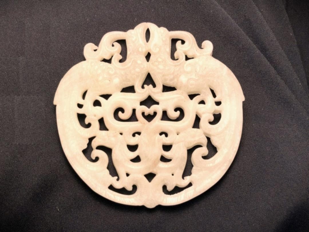 【 中国骨董白翡翠 】　唐草鳳凰文　地透かし容彫り　佩玉/古玉/和田玉