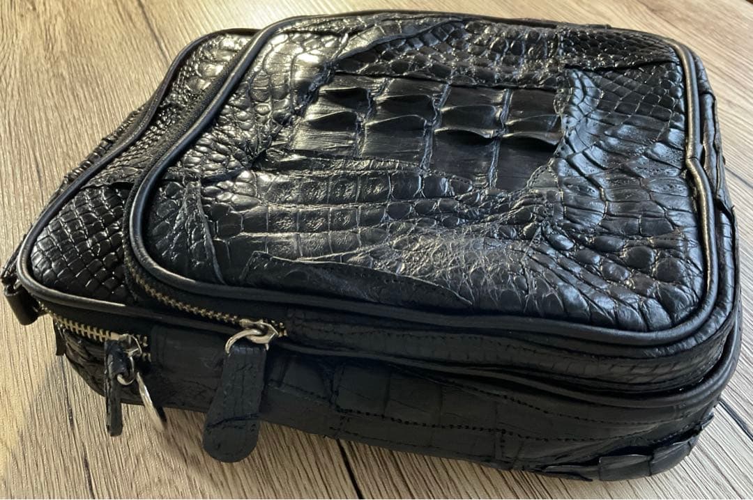 美品　アウトレット　本物　クロコダイル　スクラップのバッグ　メンズ　黒　1点限り