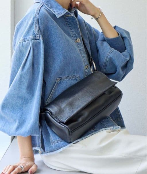 ビアズリー レザーリングボディバッグ ブラック