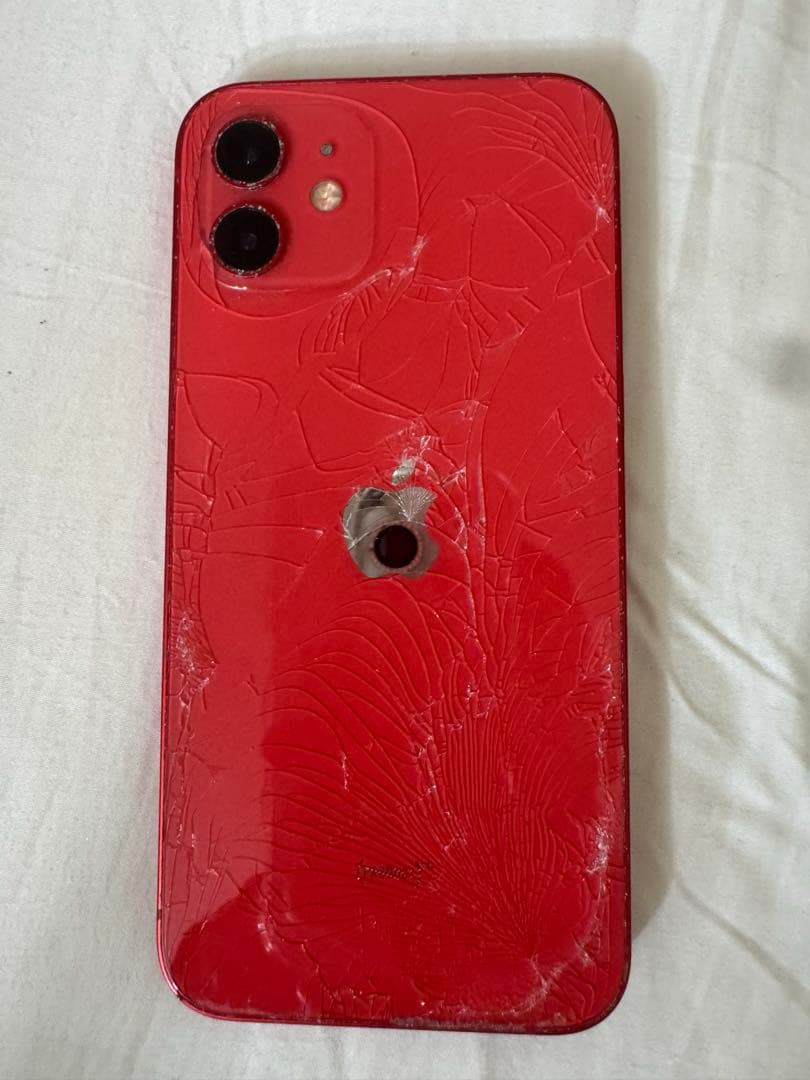 iPhone12 背面割れあり