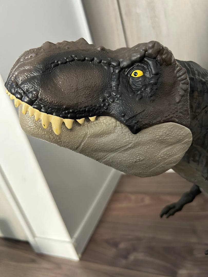 ジュラシックワールド　恐竜　ティラノサウルス　インドミナスレックス　おもちゃ