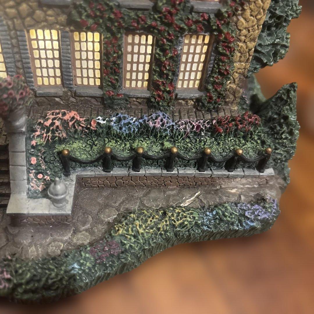 トーマスキンケード氏監修のジオラマ。英国の会議堂