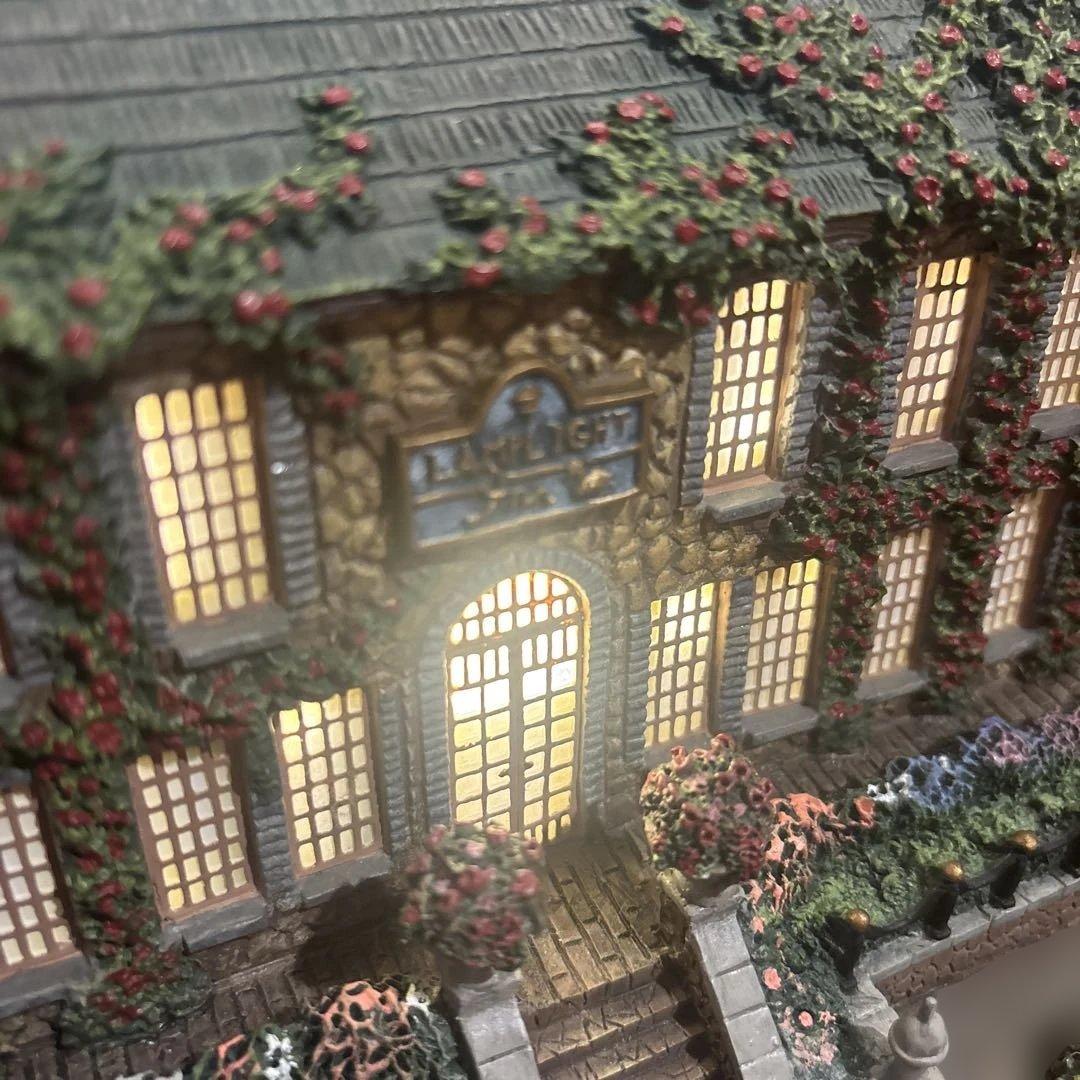 トーマスキンケード氏監修のジオラマ。英国の会議堂