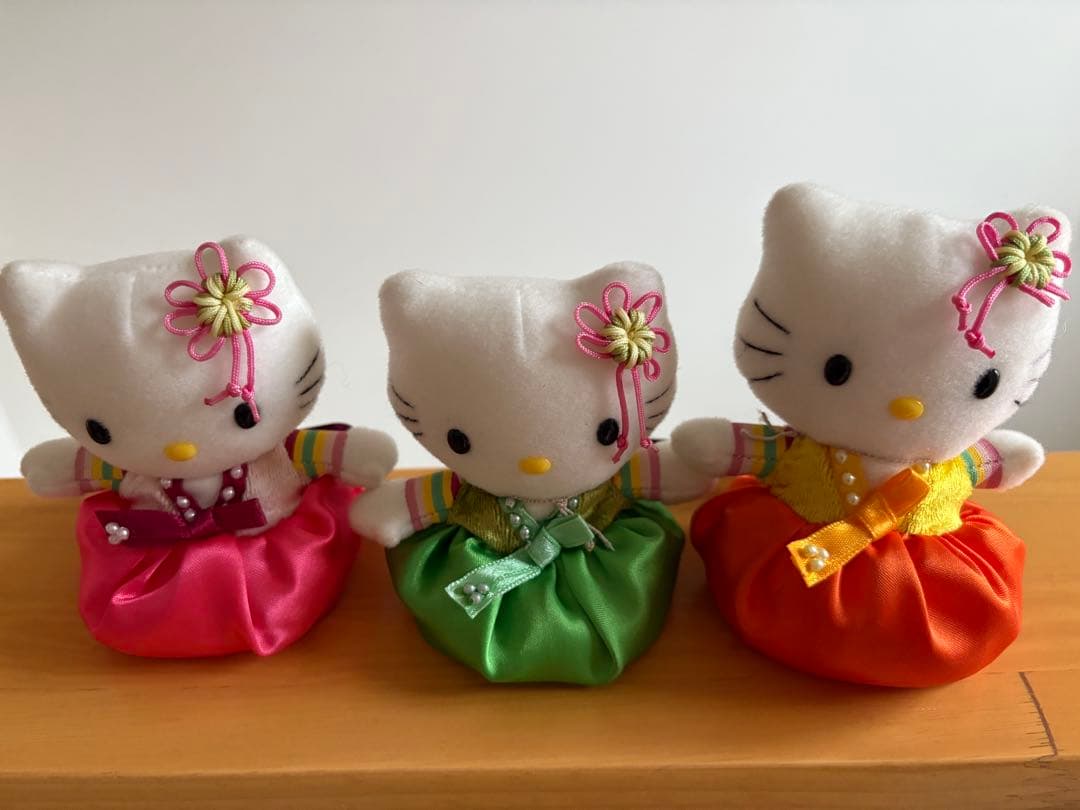 ハローキティ　韓国　チマチョゴリ　ぬいぐるみ　マスコット　サンリオ