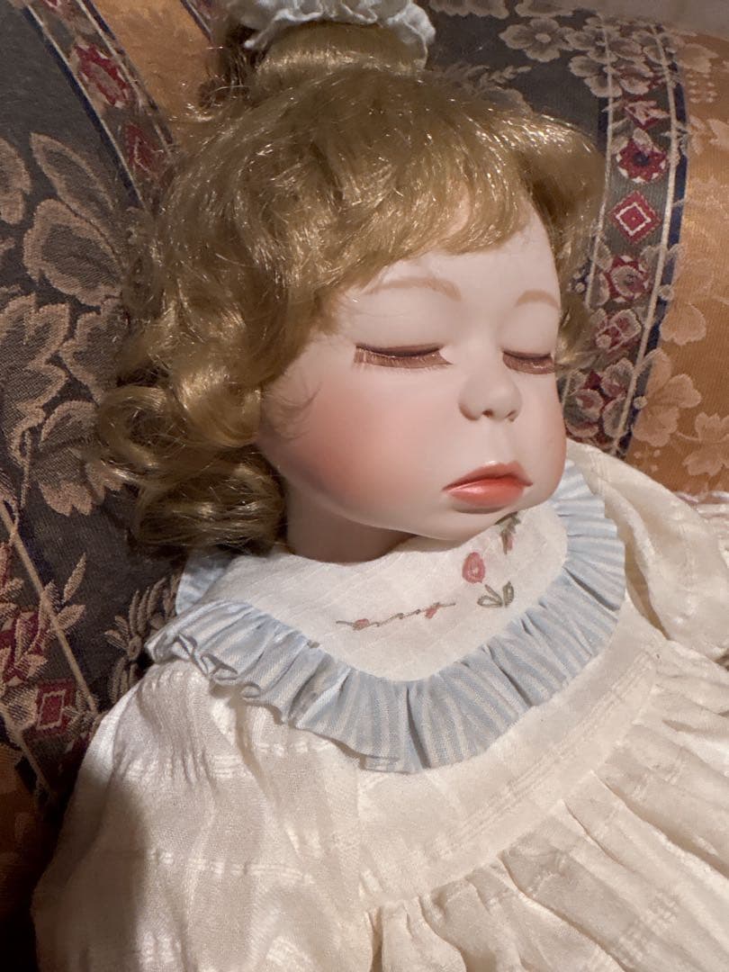 【子宝に】ビスクドール アンティーク クリーム色 レース付きドレス