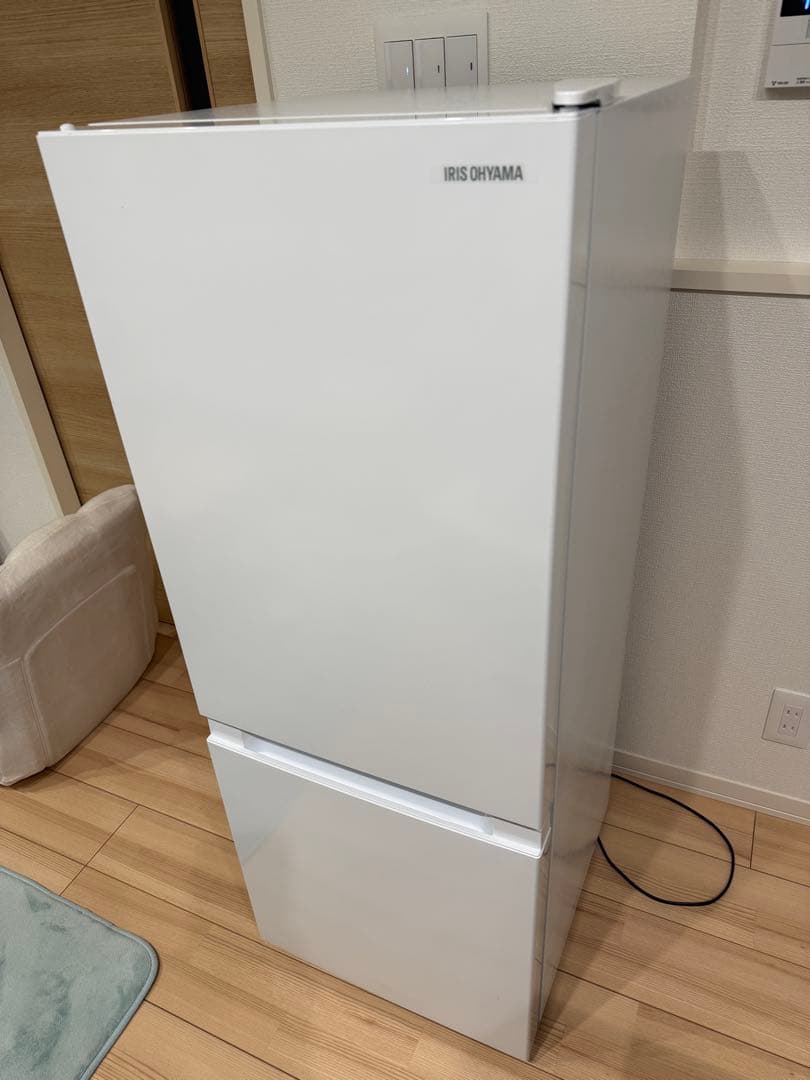 【極美品】2024年製 冷蔵庫 小型 133L IRSD-13A-W