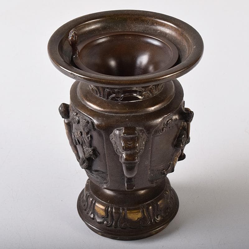 仏教美術　金工師　中尾宗貞制造　古銅　盛上彫　人物刻　花立　仏具　V　R8422