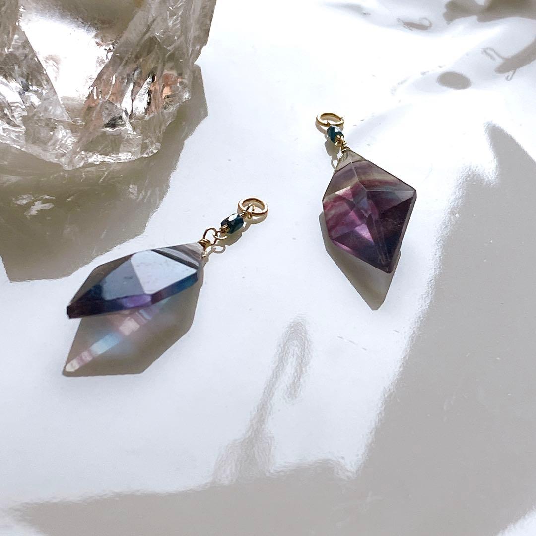 tama◆スピンドルカット バイカラーフローライト×ブルーダイヤチャーム