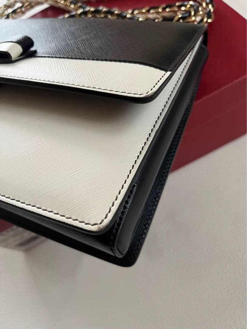 サルヴァトーレ フェラガモ ブラック ホワイト ショルダー リボン チェーン