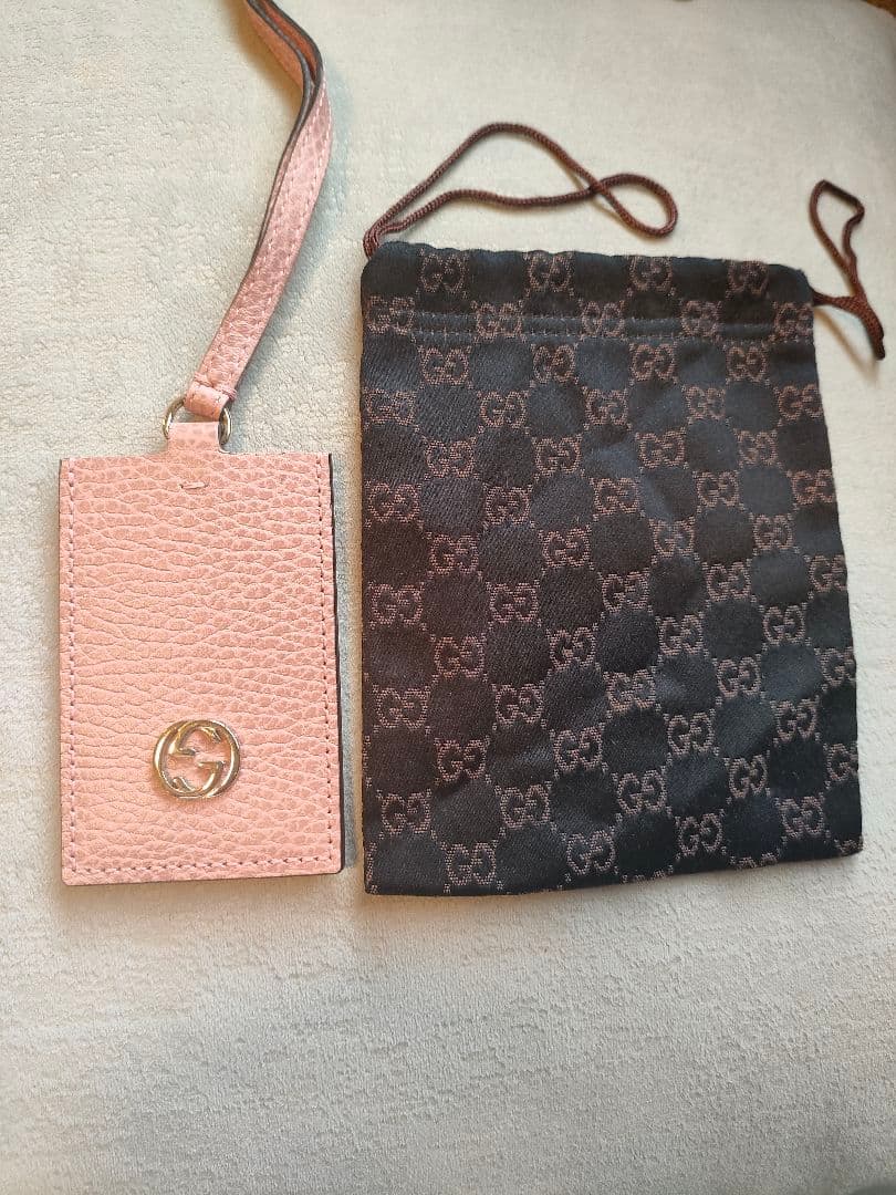 GUCCI グッチ レザー インターロッキング ネームタグ ピンク 美品