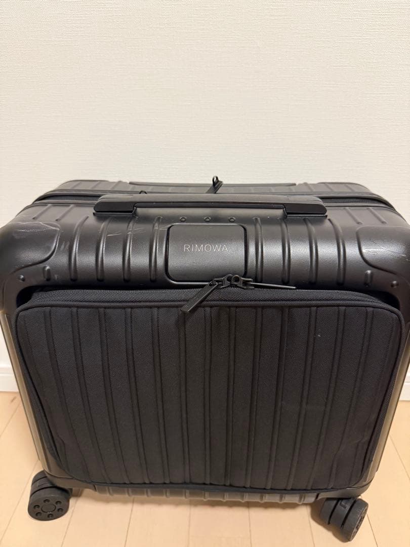 RIMOWA ESSENTIAL SLEEVE ブラック コンパクト
