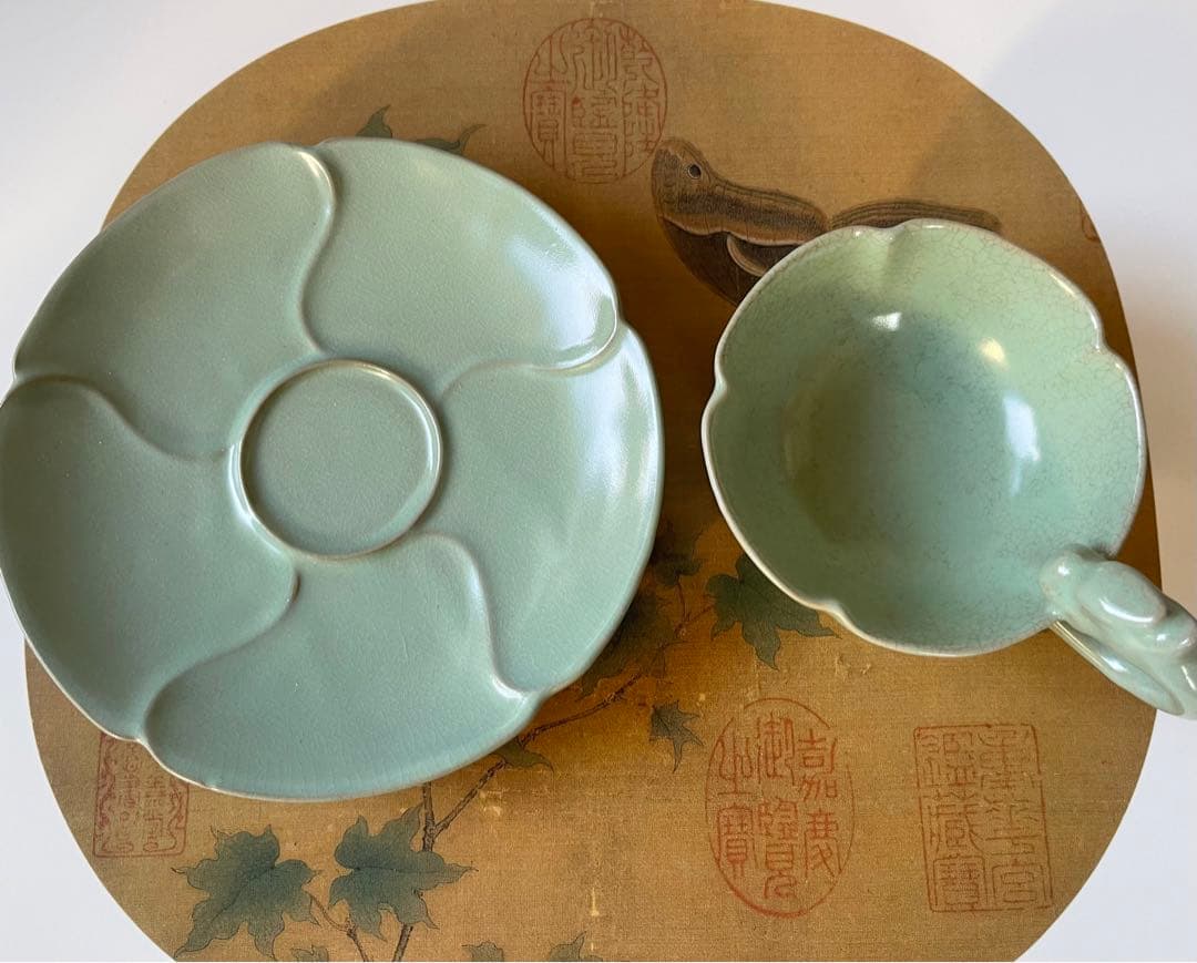 龍泉窯青磁　「龍形茶碗・置皿」セット　希少　美術品