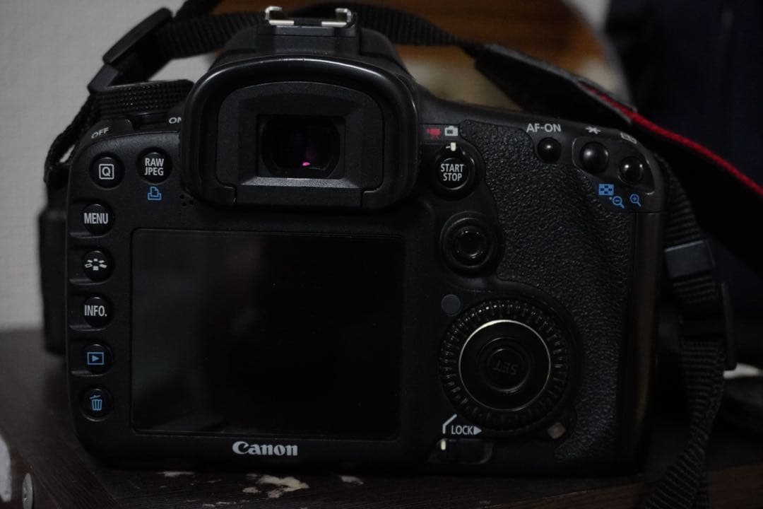 Canon 一眼レフカメラ EOS 7D 標準レンズ付き